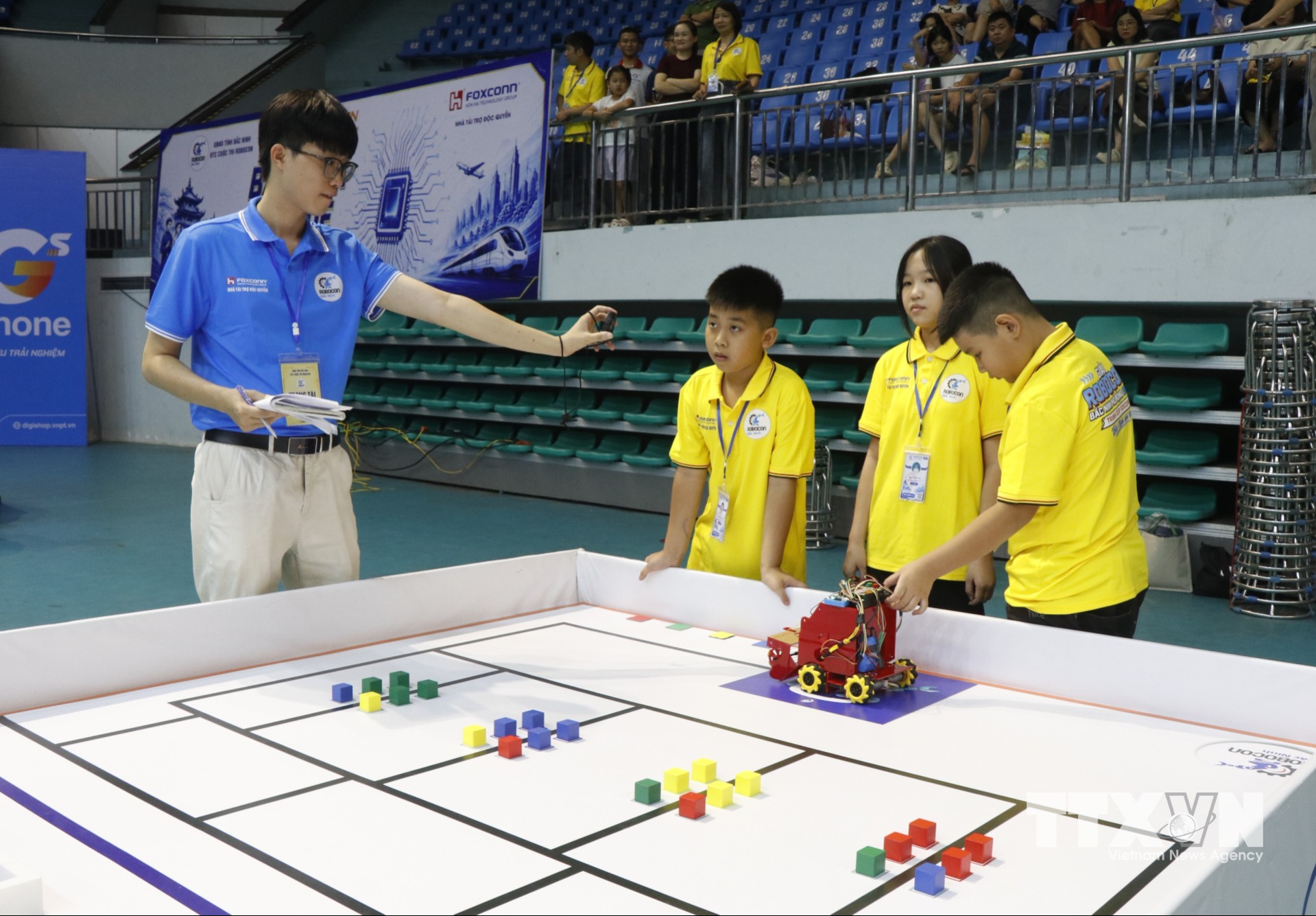 Giải Robocon giúp học sinh Bắc Ninh hào hứng tham gia nghiên cứu khoa học. (Ảnh: Thanh Thương/TTXVN)